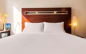 Hotel Ibis World Trade Centre  3*